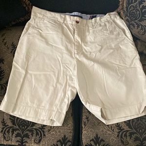 It is cargo shorts made by Tommy Hilfiger with the size 36 in regular sizing.